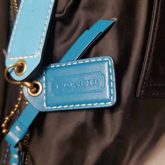 Coach: black moon-shaped bag. - Picture 2 of 16